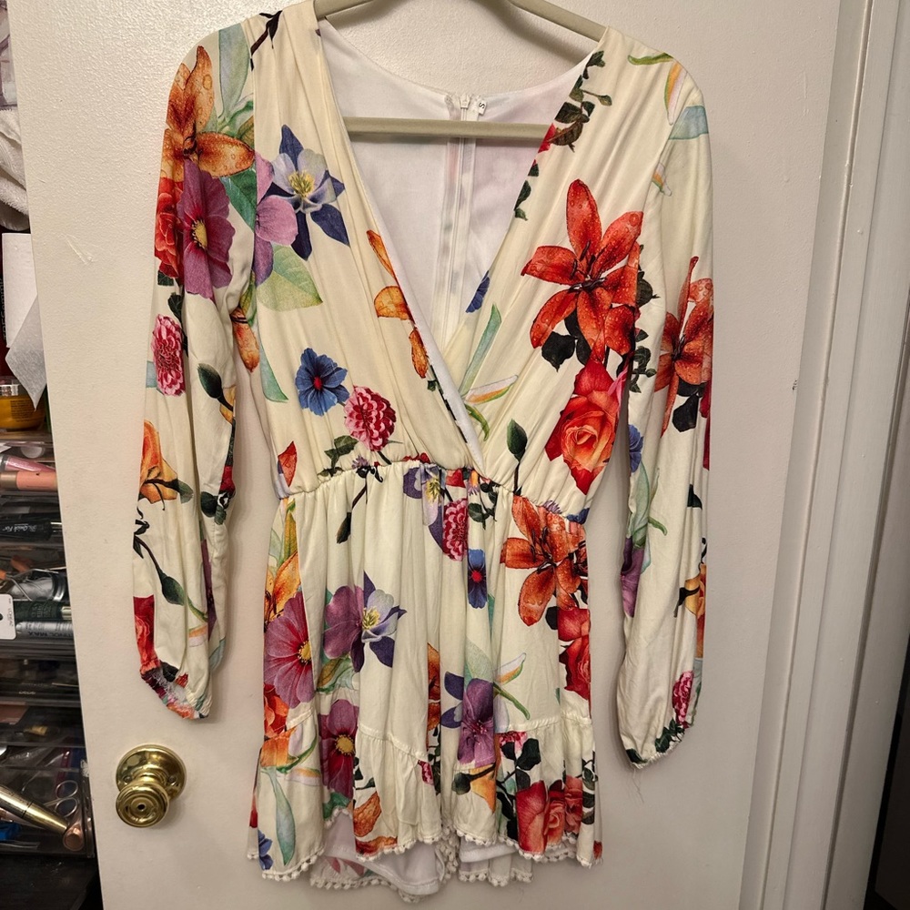 Long sleeve floral romper. Never worn. Size small.